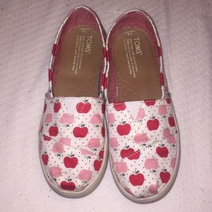 Toms apple shoes